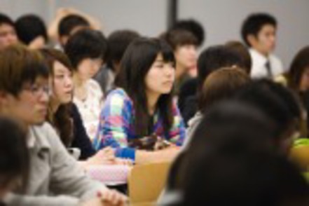 早稲田大学 文化構想学部と文学部共通のブリッジ科目によってフレキシブルな授業選択が可能です
