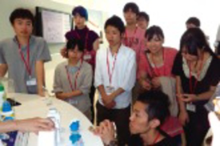 早稲田大学 研究所／工場の見学会を活発に行ったり、企業との共同研究に学生が積極的に参加する学内インターン経験を提供する学科もあります