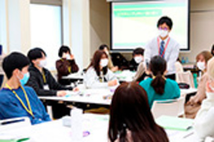 東京未来大学 先生と学生の距離が近い、情熱あふれる教育を展開しています！