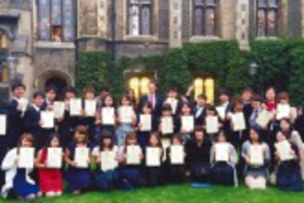 明治大学 「ケンブリッジ大学コーパス・クリスティ・カレッジ夏期法学研修」では、イギリス法を学びながら法律英語の上達を目指します。
