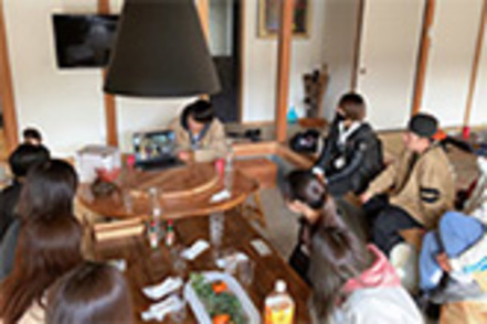 追手門学院大学 屋久島での自給自足生活や、古民家レストランでの食農体験など、フィールドワークを多数実施しています。