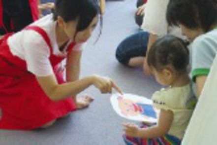 東海大学 あかちゃんひろば。乳児や保護者と直接関わることで、子育て支援を実践的に学びます。