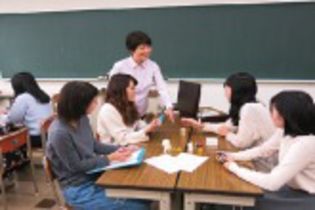 昭和女子大学 【心理学科】心理学科ではこころを科学的に学び、人を理解する柔軟な眼を養います