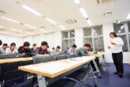大阪経済法科大学 本学卒業生が、司法試験に4年間で12名合格（令和2年では4名、令和３年では3名、令和4年では4名、令和5年では1名が合格）。