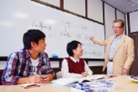 大阪経済法科大学 公務員経験をもつ教員の指導のもと、実際の行政現場を訪問する実践的なゼミも開講。