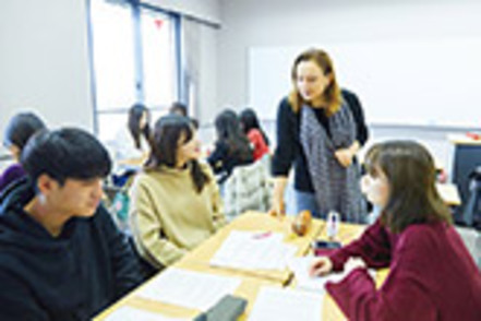 関西外国語大学 海外協定校と協働開発したSuper IESプログラムでは、「英語で専門分野を学ぶ」というワンランク上の留学の実現をめざします