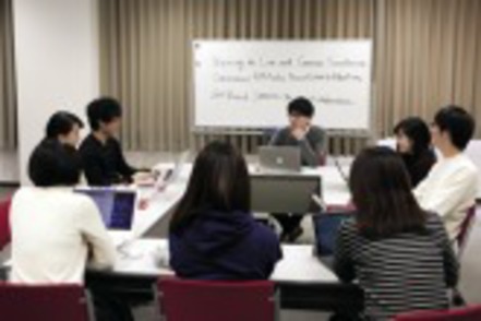 関西大学 少人数の演習科目は教員との距離も近く、議論や発表も多いので理解が深まります