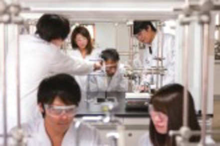 関西大学 世界最先端の研究を行うためのプロジェクトや企業との共同研究も活発に行われています