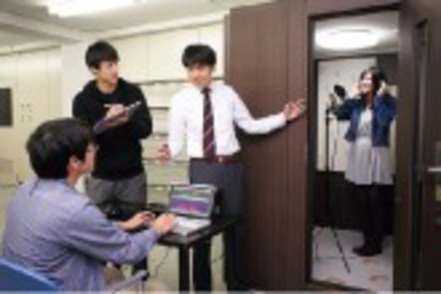 大阪電気通信大学 スマートフォンの音声操作など、音声認識システムの開発に取り組んでいます。
