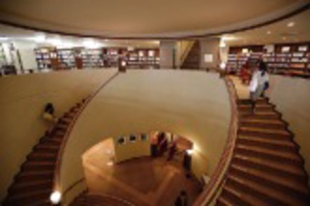明治学院大学 両キャンパスの図書の蔵書数は約120万冊。協定を結び他大学との相互利用も可能