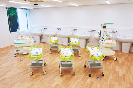 金城学院大学 実際の小児科病棟、NICU（新生児集中治療室）や産科病棟を想定した「小児・母性看護学実習室」