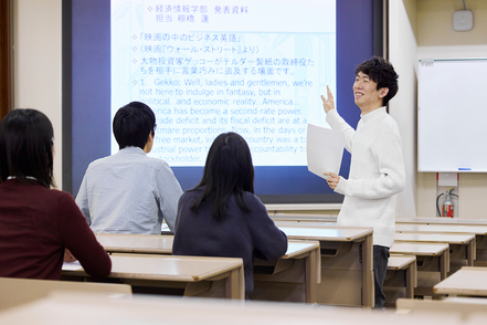 岐阜聖徳学園大学 現代社会において切り離せない「経済」と「経営」、「情報」をバランスよく学びます。