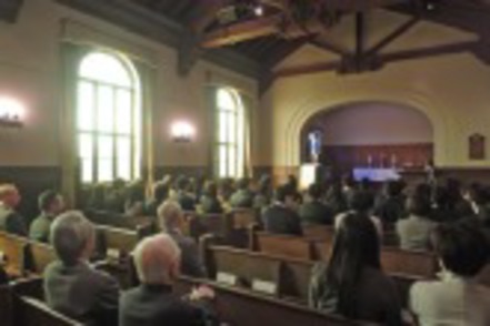 関西学院大学 授業期間中は月曜日から金曜日まで神学部校舎2階にあるチャペルで礼拝を実施しています