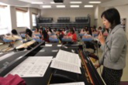 関西学院大学 鍵盤ハーモニカなど、小学校教員に求められる楽器の演奏・指導能力もしっかりと学びます