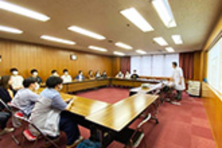 日本大学 各学年で学生主体の委員会が組織され、情報共有や勉強会の企画・問題集の作成など、学生の主体性を高める活動を展開しています。