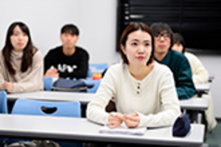 大東文化大学 全学共通科目では、学部学科を問わず、自分の興味のある学問分野を学ぶことができます。