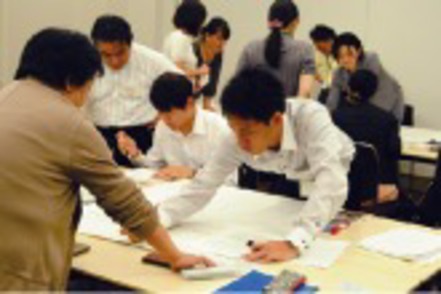 関東学院大学 社会的な課題をビジネスの視点から解決していきます。