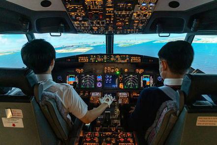 桜美林大学 航空管制、航空機管理、空港マネジメント、パイロットの4つのフィールドでプロを目指します。
