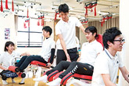 日本福祉大学 リハビリテーション医療・介護に関する実習室で構成された施設「教育実習棟」が学びのステージ
