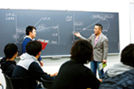 日本福祉大学 ゼミでは、医療に関する財務会計・管理会計など医療政策について学ぶ