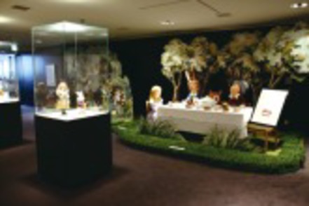 聖徳大学 図書館内の博物館「不思議の国のアリス展」。学芸員の研修にも利用されます。