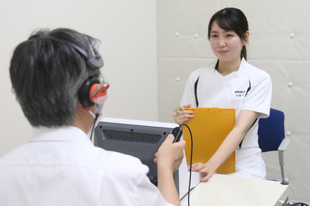 京都先端科学大学 聴覚能力を調べる機器がそろう聴力検査室や、子どもとの関わりを想定したプレイルームなど、スキルアップのための最新設備も充実