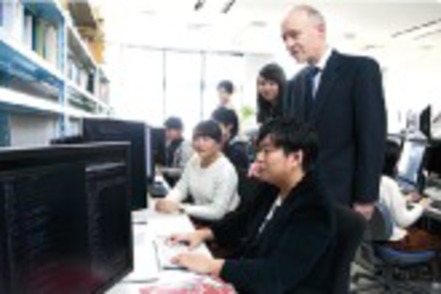青山学院大学 「ソフトウェア科学研究」。ソフトウェアの国際化の開発研究を進めます。［情報テクノロジー学科］