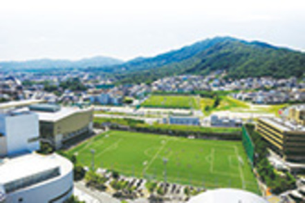 福岡大学 FIFAに認定されたサッカー場です。都市型水害の軽減、ヒートアイランド現象制御効果も期待されます
