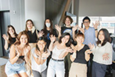 京都外国語大学 40以上の国・地域からの留学生が学んでおり、キャンパスでは常に国際交流が盛ん