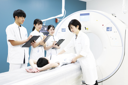 藤田医科大学 X線撮影をはじめCTやMRIなど医用画像検査を担当する、診療放射線技師を養成します
