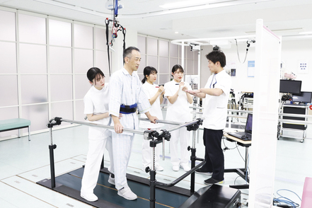 藤田医科大学 理学療法士は、病気や事故により障がいを負った患者さんの身体機能回復をめざすスペシャリストです