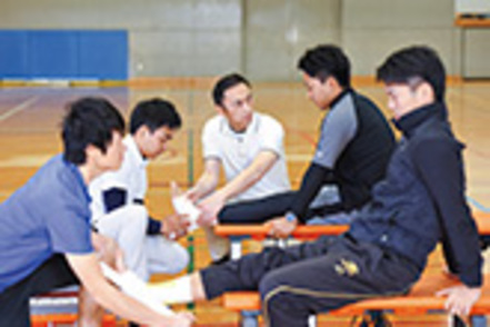 鈴鹿医療科学大学 鍼灸サイエンス学科／スポーツトレーナーに必要な知識を身につける授業があります。