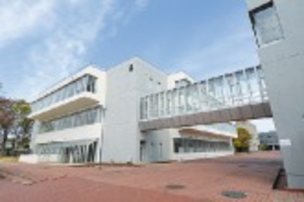 鈴鹿医療科学大学 看護学部専用棟には、看護技術を実践的に学ぶ実習室がそろっています。