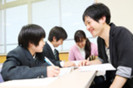 岡山理科大学 ICTを用いて授業を行う方法やアクティブ・ラーニングの取り入れ方など、模擬授業を体験しながら優れた「授業実践力」を養成