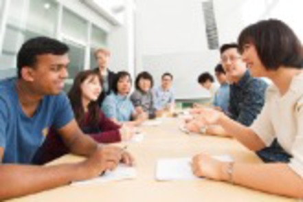 武蔵野大学 日本語コミュニケーション学科の約半数は留学生のため、学内にいながらも常に多文化・多言語に触れられる環境で学修できます。