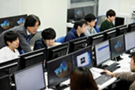 高崎健康福祉大学 総数160台のパソコンを設置。学生たちは、授業以外の時間でも自由に利用できます