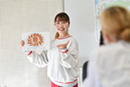 白百合女子大学 日本語教育副専攻では、国内外で実習の機会を用意。日本の言語・文化を教えることで、国際交流・異文化交流を体験します。