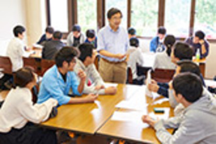 駿河台大学 公務員試験や各種資格試験に向けての実践的なトレーニングを実施
