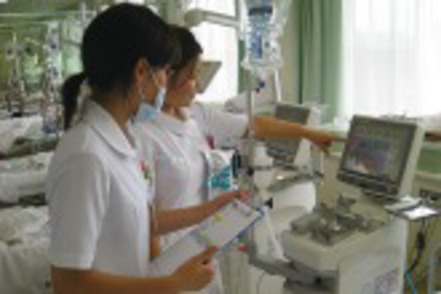 東京医療保健大学 実習先である国立病院機構千葉東病院でのプリセプター研修の様子