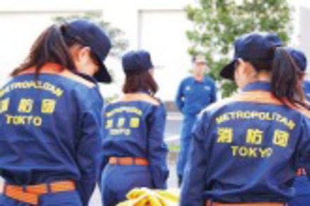 東京医療保健大学 学生たちは、目黒消防団の一員として地域活動にも貢献しています