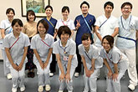 兵庫医科大学 主な実習先である、附属の兵庫医科大学病院では、卒業生の先輩から教えてもらえることも。