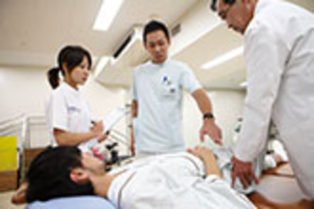 兵庫医科大学 附属の兵庫医科大学病院での臨床実習では、実際の患者さんを前に学ぶことは非常に多い。