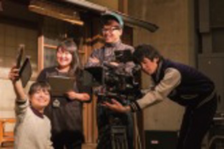 大阪芸術大学 学内の撮影所に組まれた日本家屋のセットを使って撮影