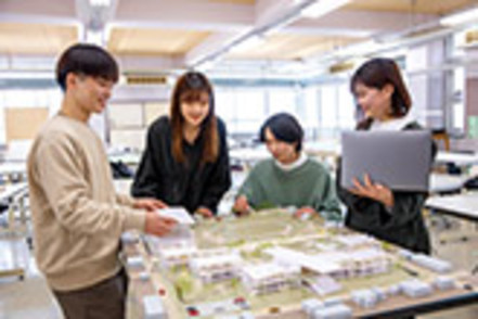 日本文理大学 入学試験における学費免除制度が充実。得点率によって免除特典が決まり、最大で授業料（4年間）全額+入学金全額が免除されます。