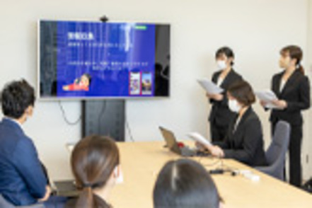亜細亜大学 産官学連携で学んだ知識をビジネスの現場に活かす機会があります。