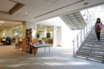 愛知大学 133万冊超の蔵書を持つ図書館・研究所。重要・希少文献を多数所蔵し、学びを支えています