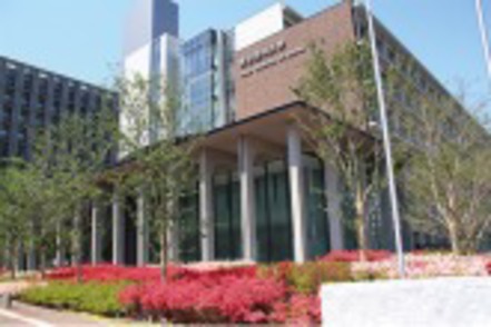 東京理科大学 広大な敷地に研究棟、講義棟などが並ぶ葛飾キャンパス。先端融合分野研究の場として整備した「イノベーションキャンパス」です。