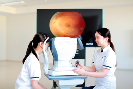 福岡国際医療福祉大学 【視能訓練学科】眼科医療と視覚生理学の学修を通して“視覚を科学する”姿勢を養成します。