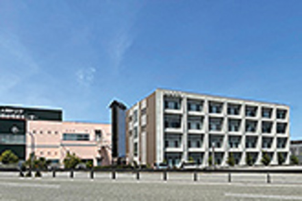 金城大学 公立松任石川中央病院に隣接する松任キャンパス。そばには白山市役所もあり、医療・行政の中心といえる場所が看護学部の学舎です