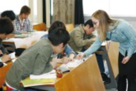 神奈川大学 より高度な英語能力を身につけたい学生を対象に少人数制の演習も行われている